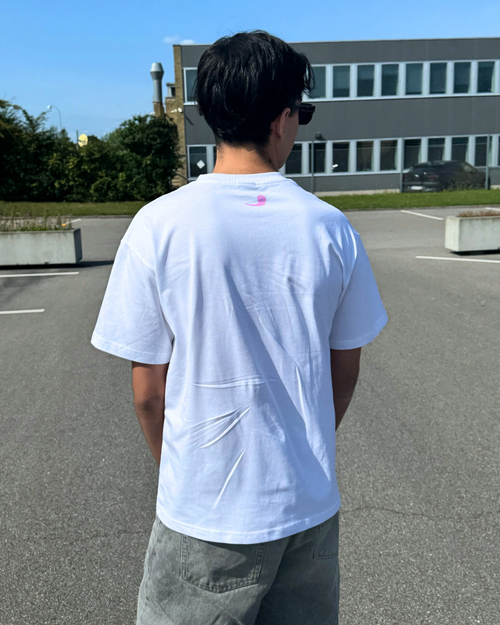 KOMMA LOGO TEE - WHITE
